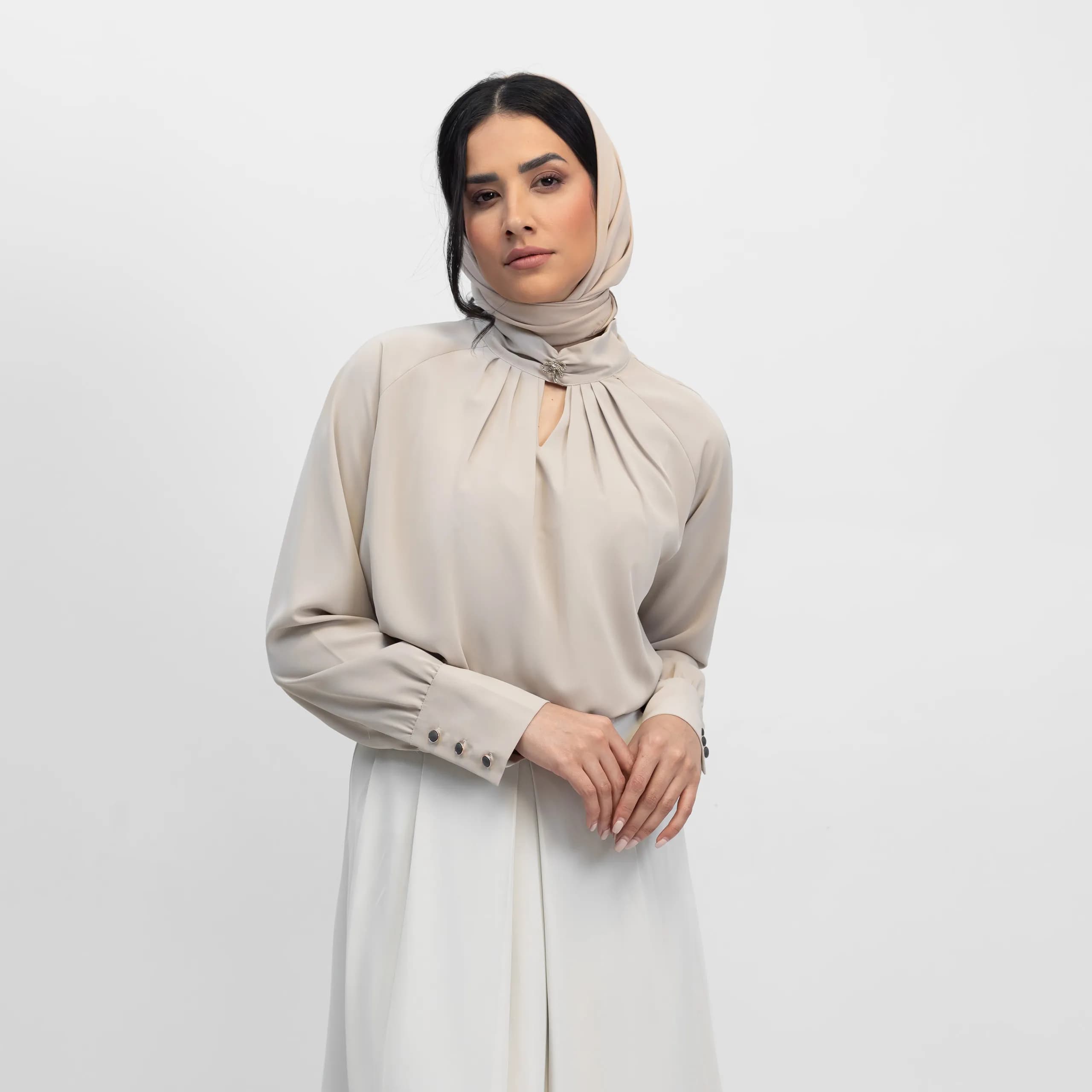 شومیز یقه سه سانتی نگین دار مدل 1031149 — تصویر ۵