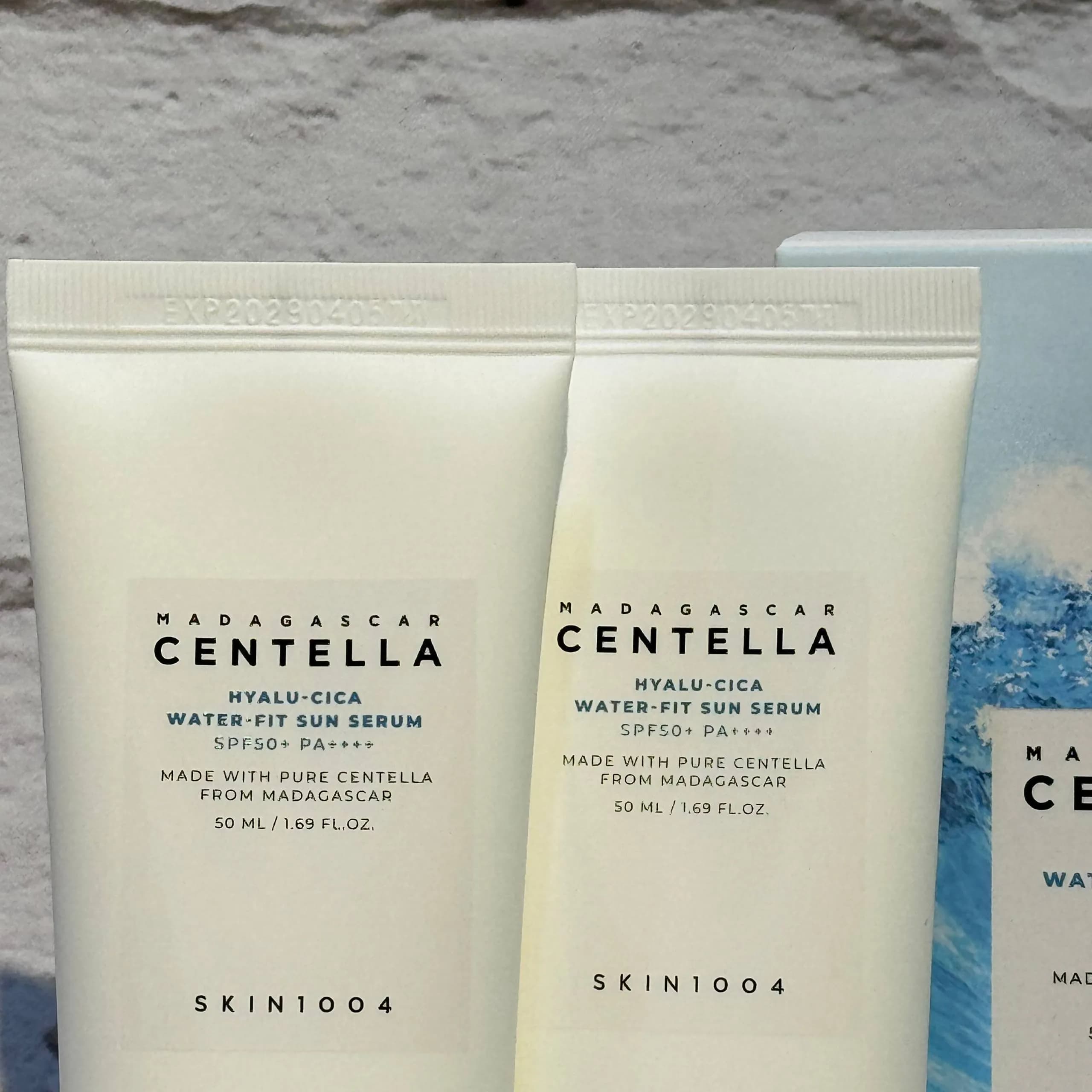 پک دوتایی سرم ضدآفتاب هیالو سیکا اسکین 1004 50 + 50 میل Skin1004 Madagascar Centella Hyalu-cica Water-fit Sun Serum — تصویر ۶