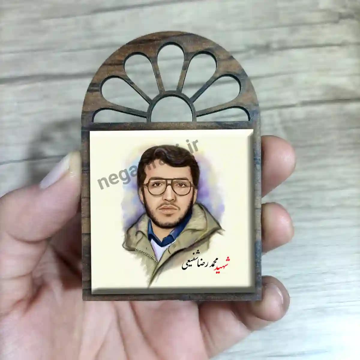 تندیس کاشی پنجره ای شهید محمد رضا شفیعی مدل 2Z66 — تصویر ۳