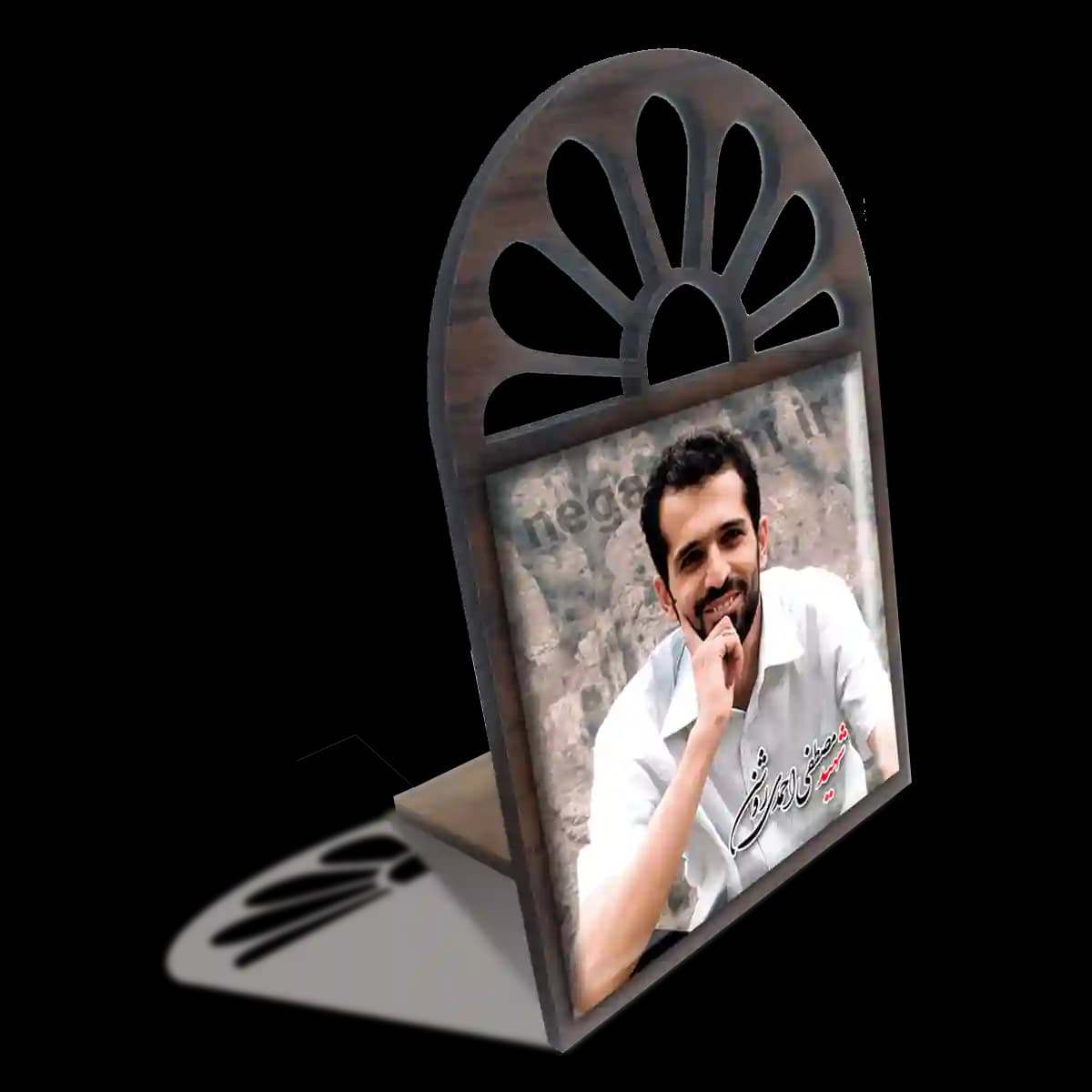 تندیس کاشی پنجره ای شهید مصطفی احمدی روشن مدل 2Z60 — تصویر ۴