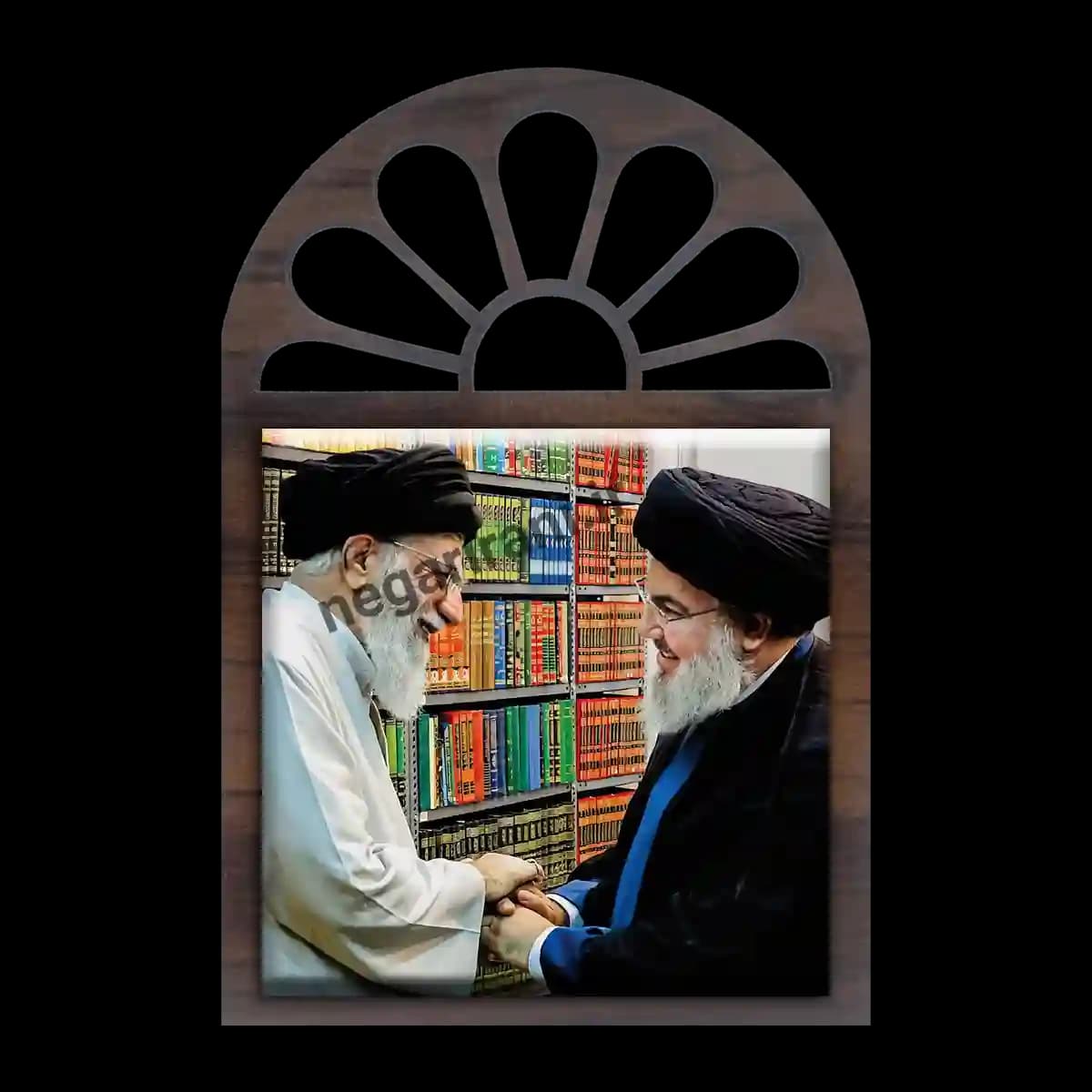 تندیس کاشی پنجره ای شهید نصرالله و رهبری مدل 2Z44 — تصویر ۲