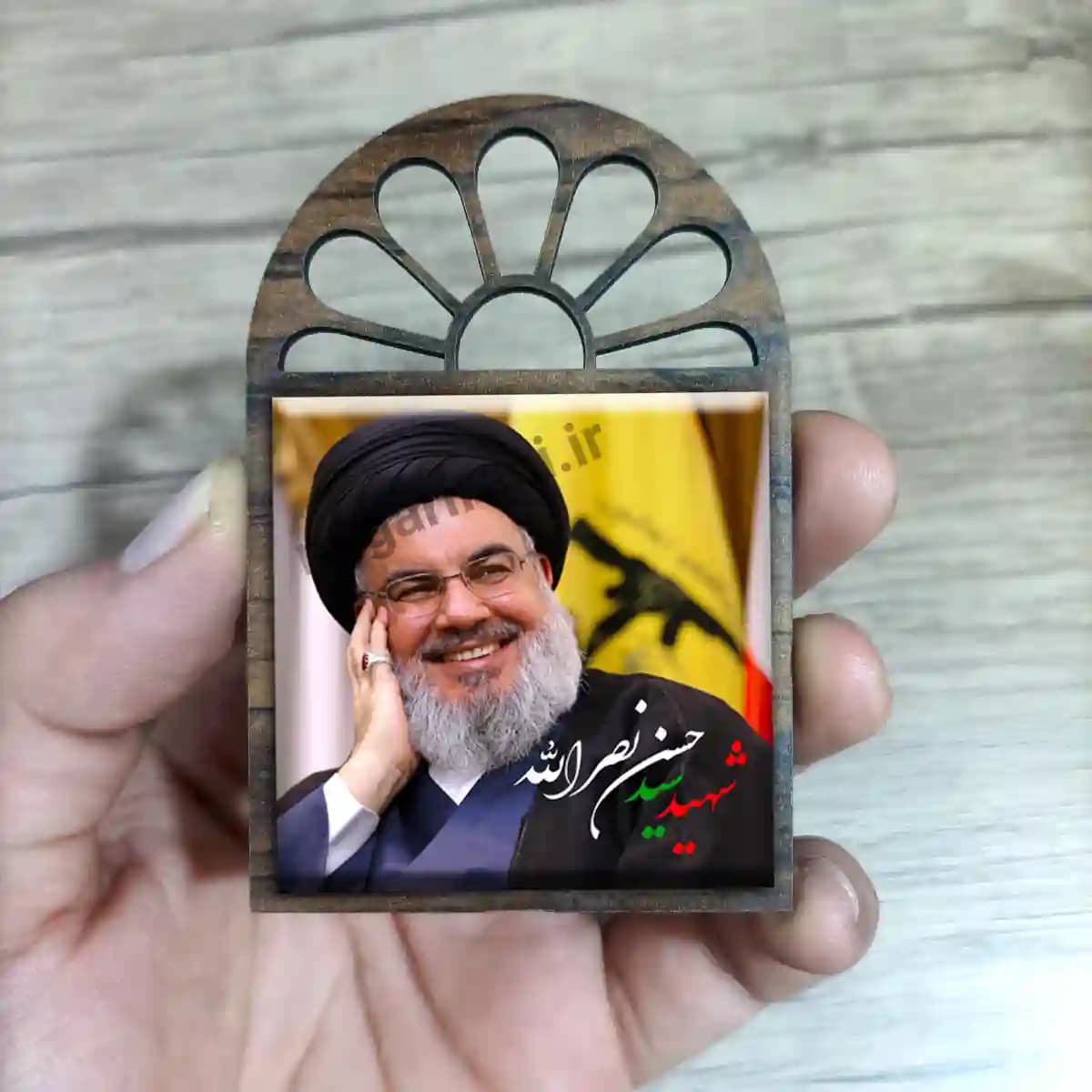 تندیس کاشی پنجره ای شهید سید حسن نصرالله مدل 2Z35 — تصویر ۳