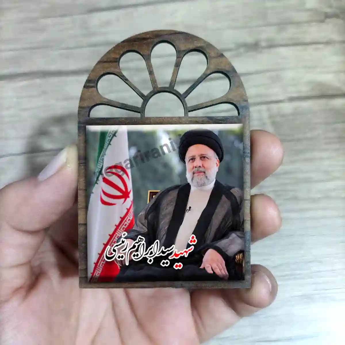 تندیس کاشی پنجره ای شهید سید ابراهیم رئیسی مدل 2Z28 — تصویر ۳