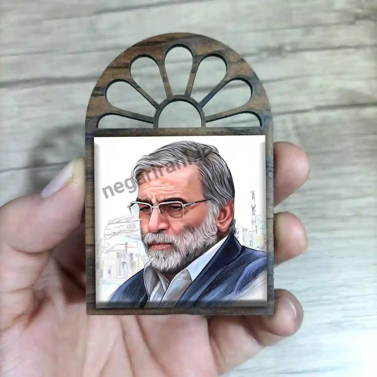 تندیس کاشی پنجره ای شهید فخری زاده مدل 2Z17 — تصویر ۳