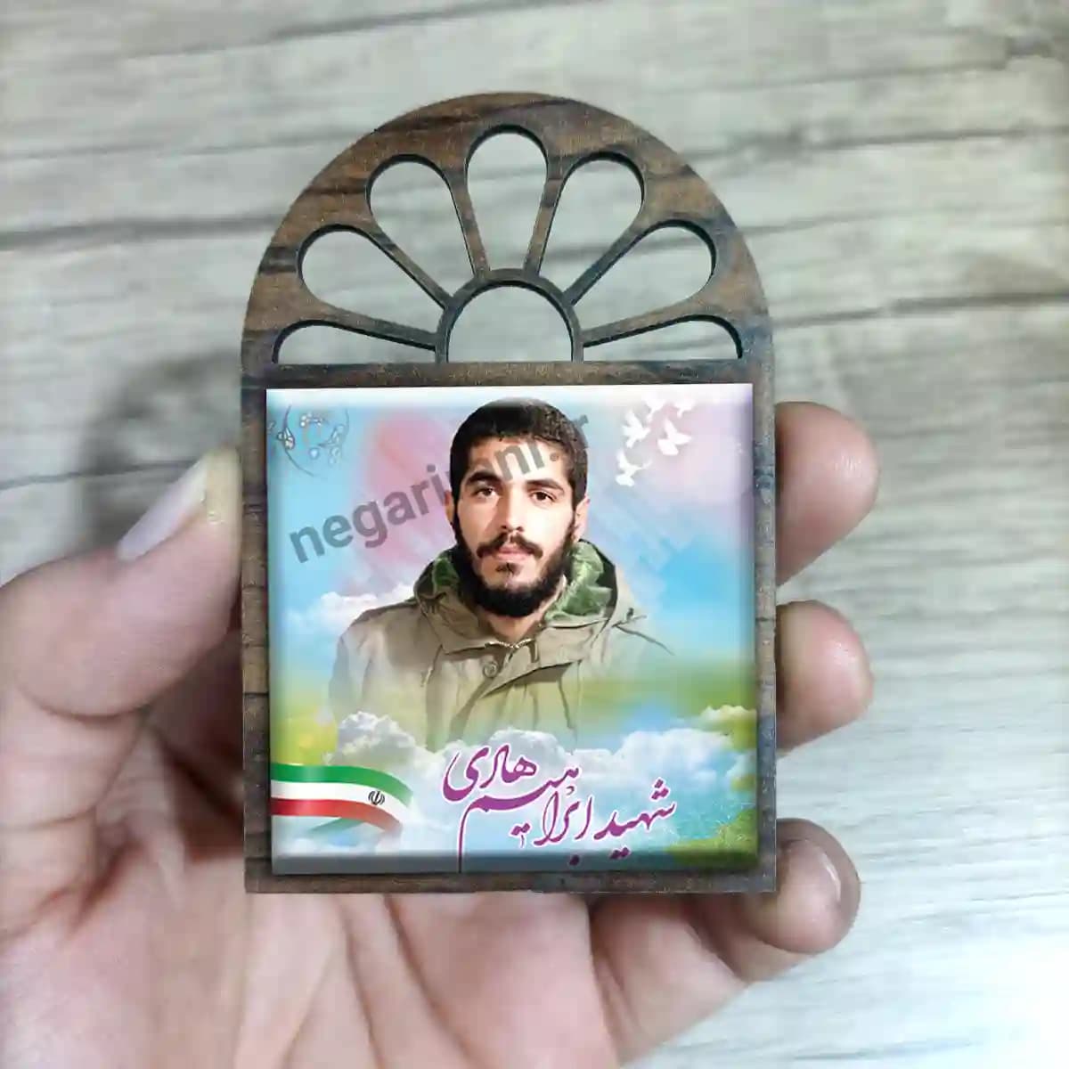 تندیس کاشی پنجره ای شهید ابراهیم هادی مدل 2Z15 — تصویر ۳