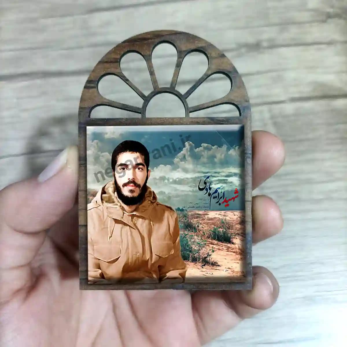 تندیس کاشی پنجره ای شهید ابراهیم هادی مدل 2Z5 — تصویر ۳