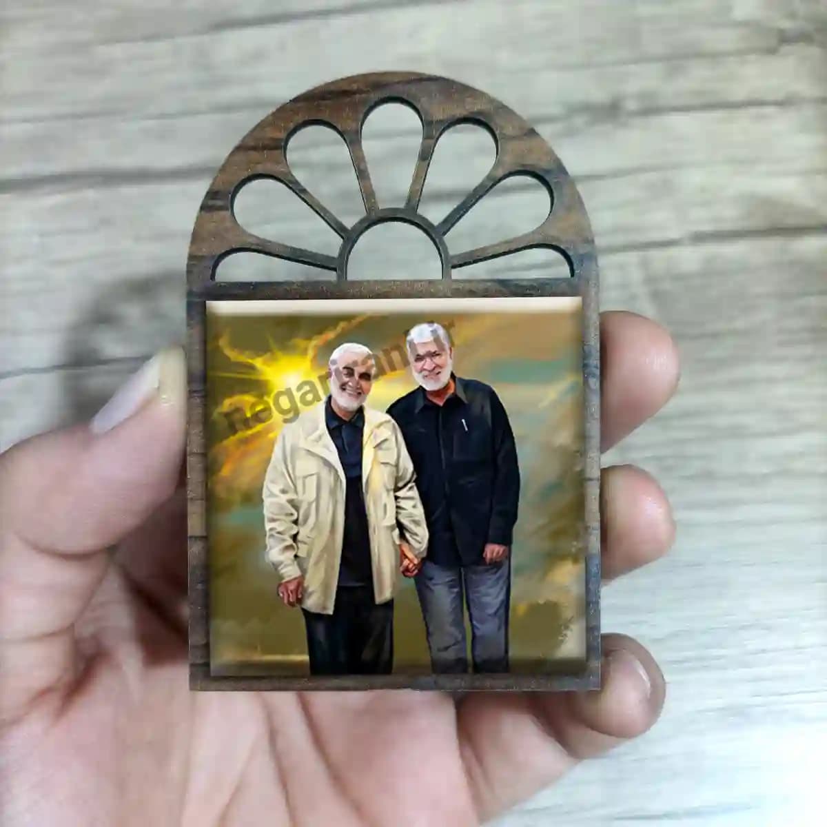تندیس کاشی پنجره ای سردار سلیمانی و سردار حاجی زاده مدل 2ZG113 — تصویر ۳