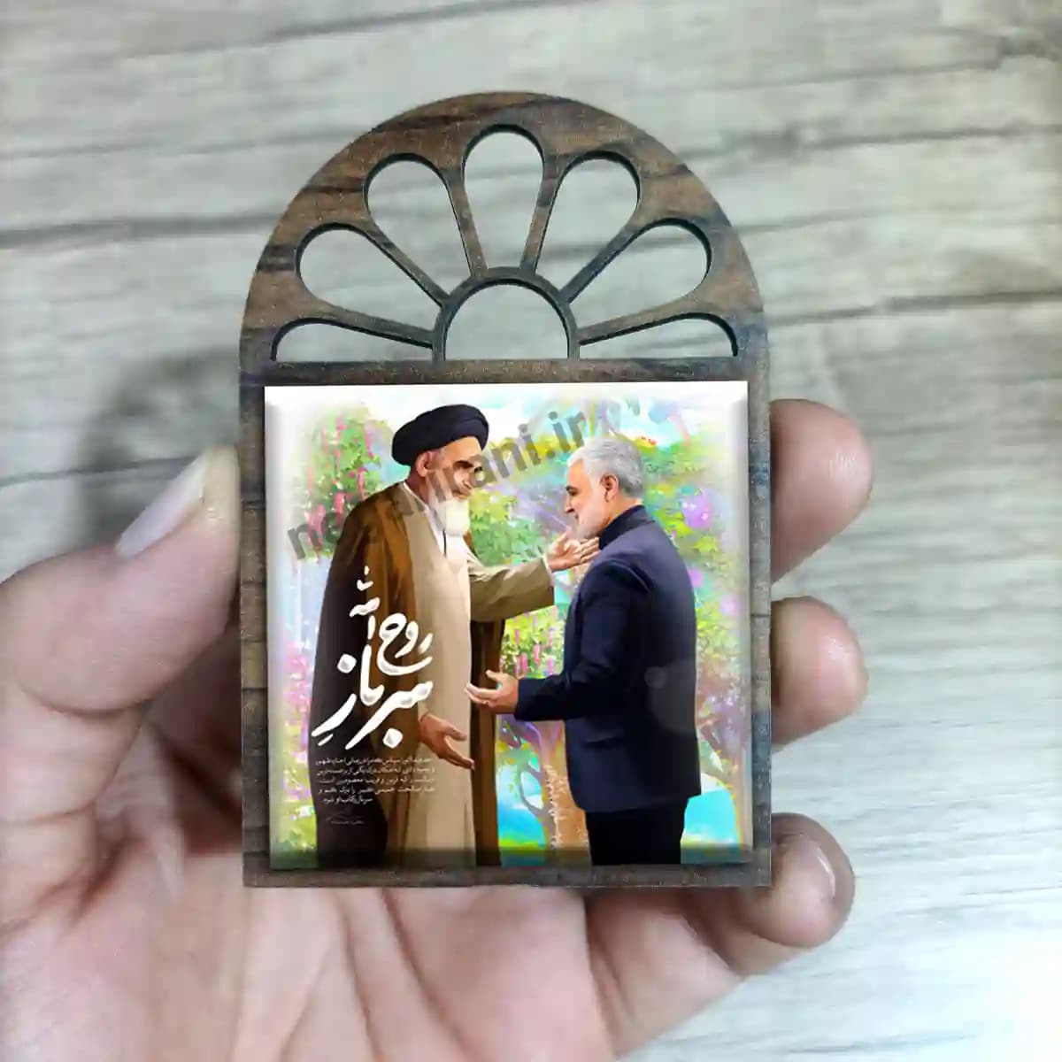 تندیس کاشی پنجره ای سردار قاسم سلیمانی مدل 2ZG129 — تصویر ۳