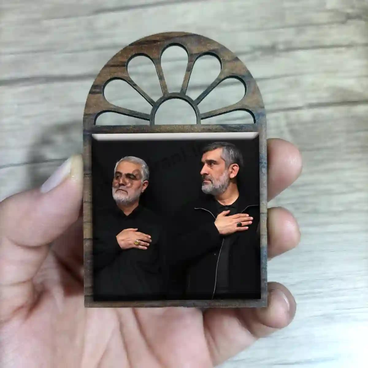 تندیس کاشی پنجره ای شهید حاج قاسم مدل 2ZG127 — تصویر ۳