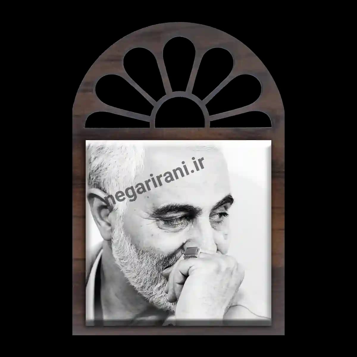 تندیس کاشی پنجره ای شهید حاج قاسم مدل 2ZG104 — تصویر ۲