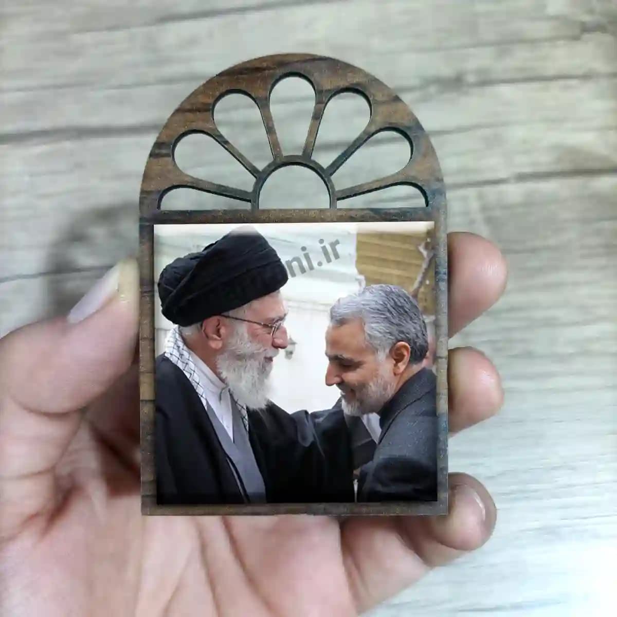 تندیس کاشی پنجره ای رهبر با حاج قاسم مدل 2ZG100 — تصویر ۳
