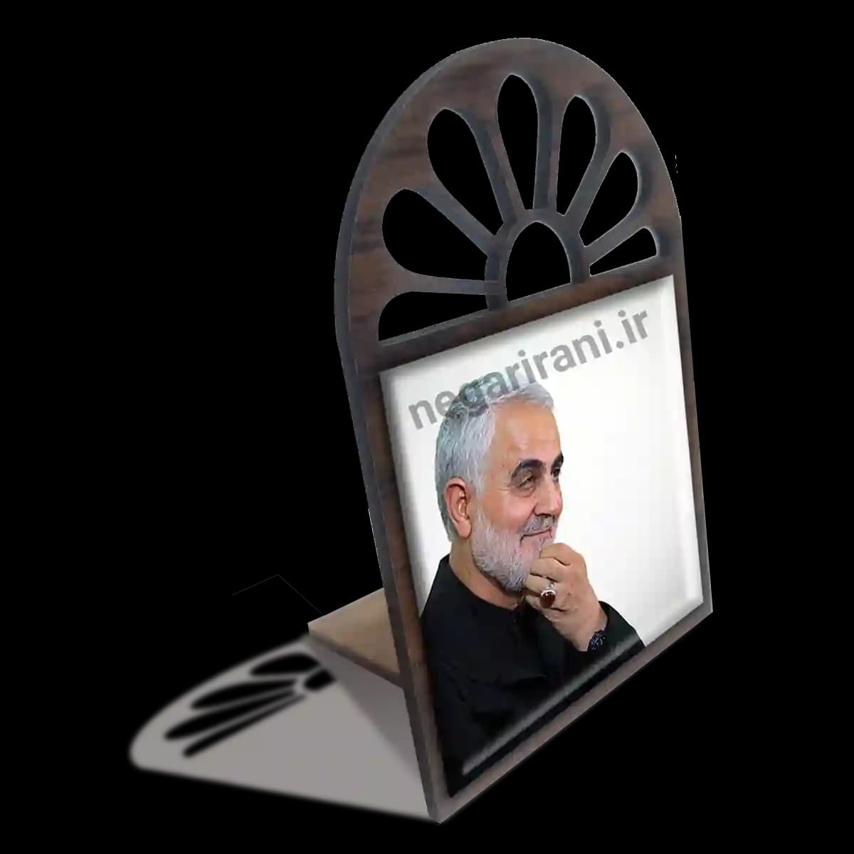 تندیس کاشی پنجره ای شهید حاج قاسم مدل 2ZG97 — تصویر ۴