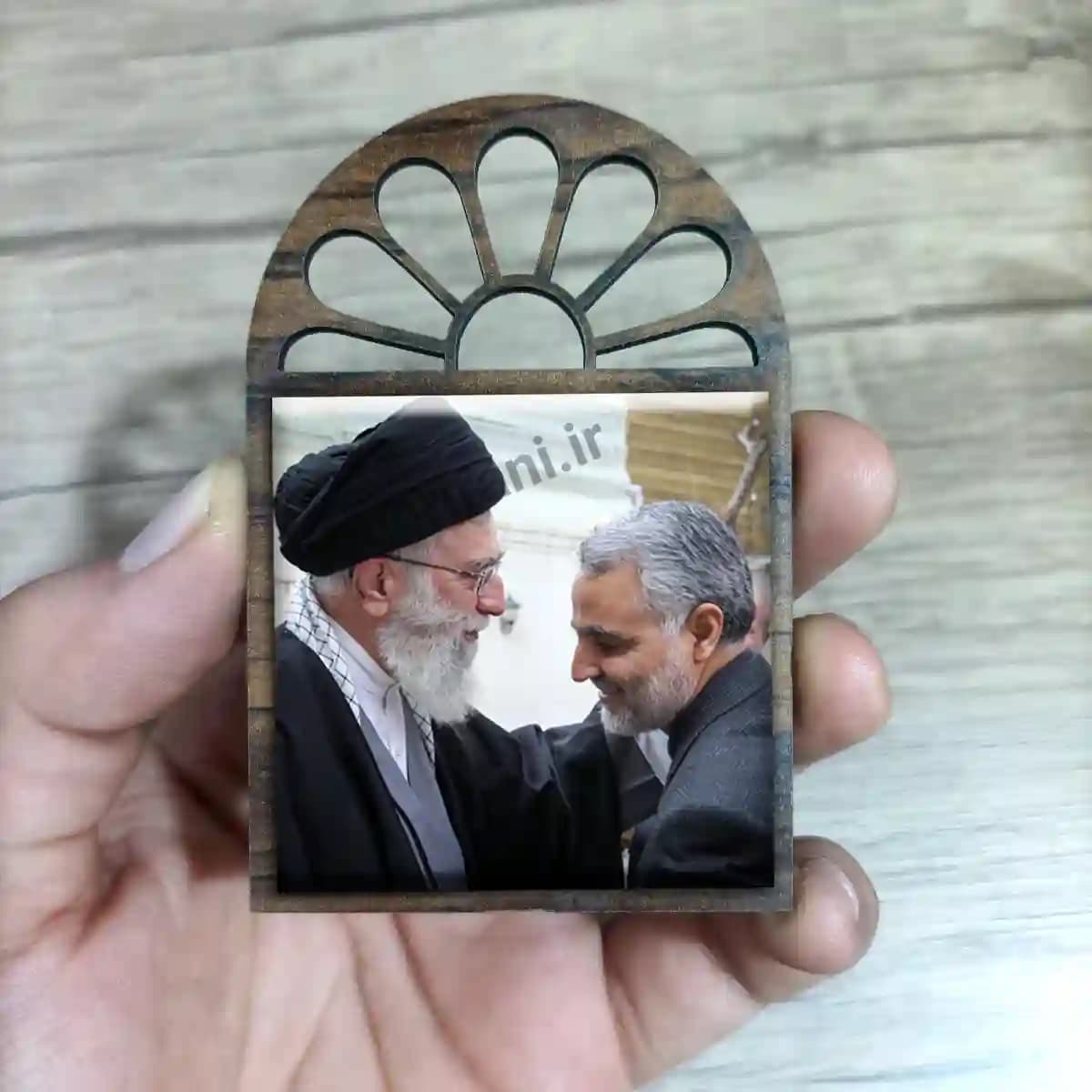 تندیس کاشی پنجره ای شهید سلیمانی و رهبری مدل 2ZG93 — تصویر ۳