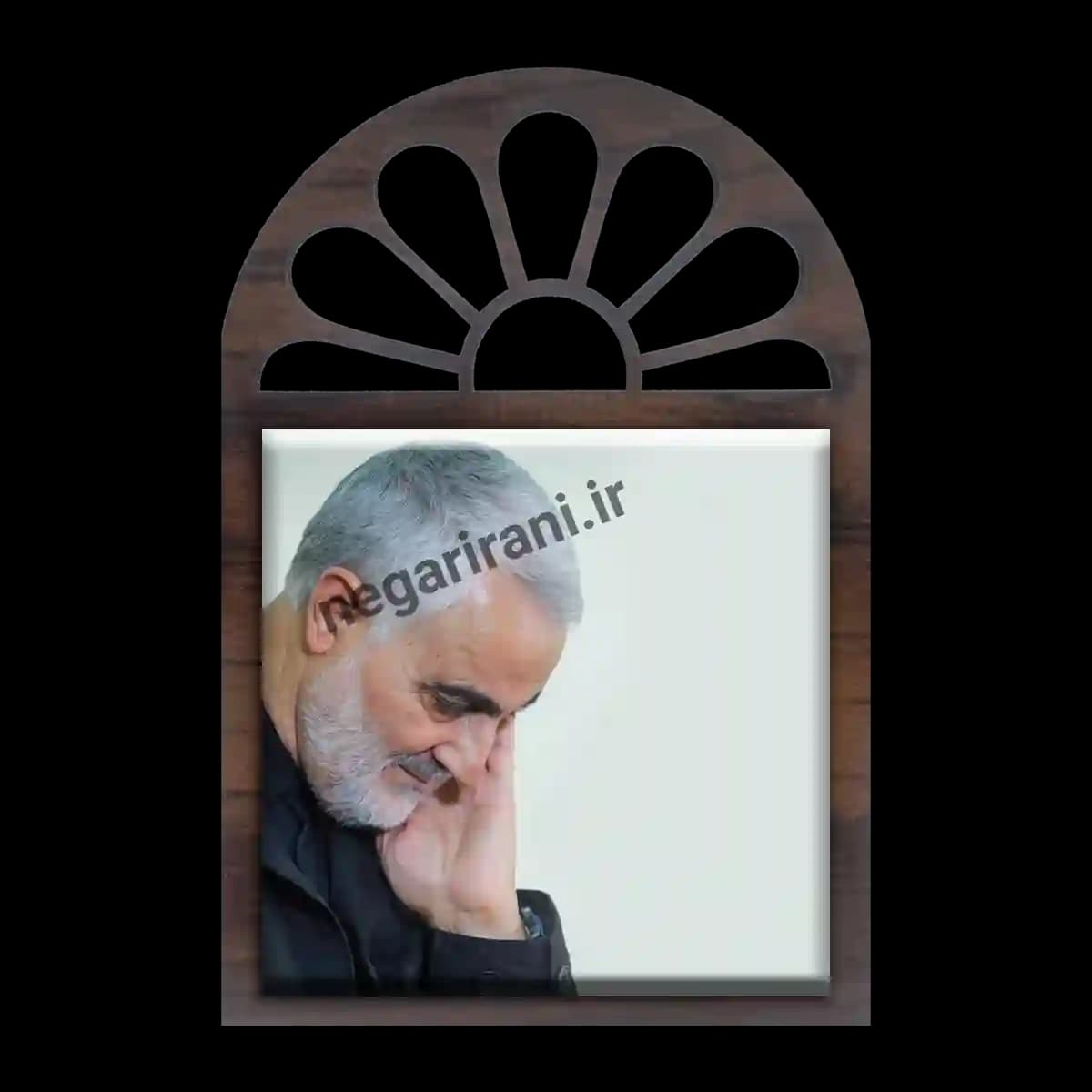 تندیس کاشی پنجره ای حاج قاسم سلیمانی مدل 2ZG87 — تصویر ۲