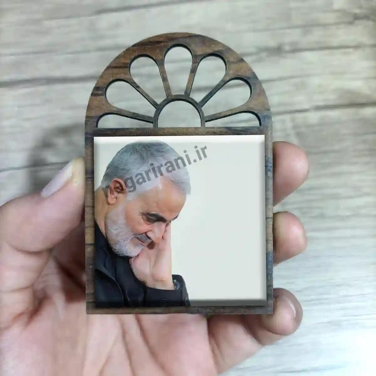 تندیس کاشی پنجره ای حاج قاسم سلیمانی مدل 2ZG87 — تصویر ۳