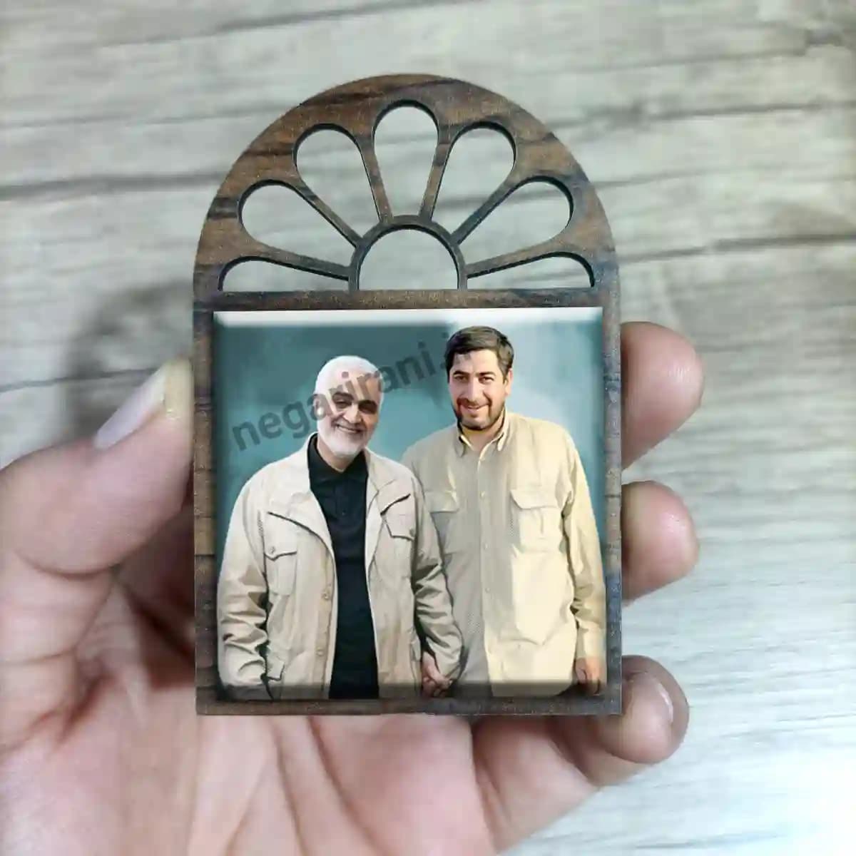 تندیس کاشی پنجره ای شهید سلیمانی همراه شهید جعفری مدل 2ZG77 — تصویر ۳