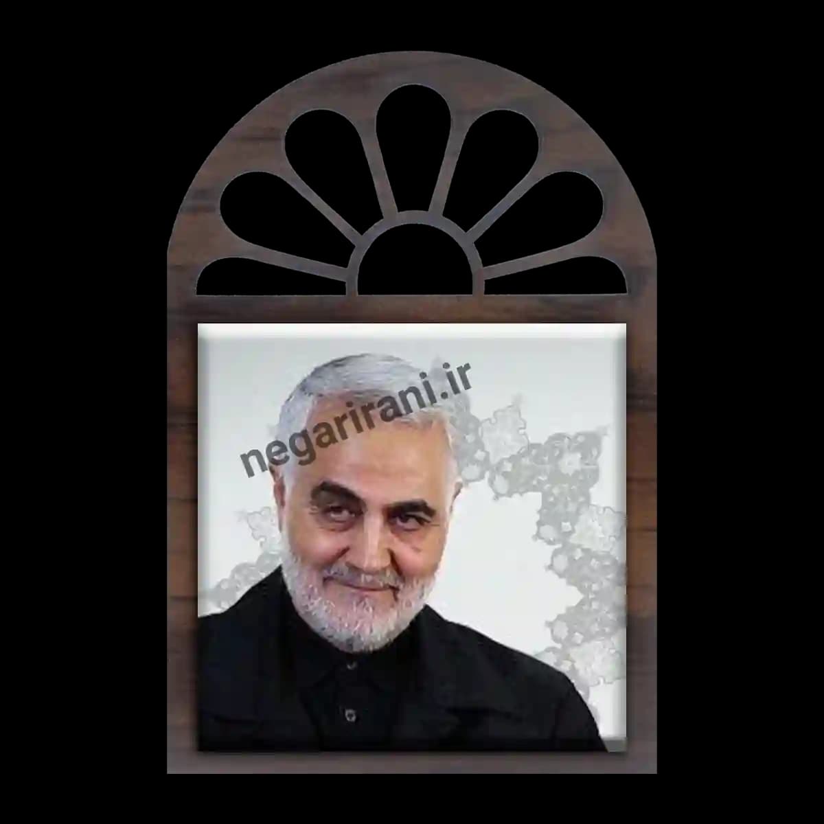تندیس کاشی پنجره ای شهید حاج قاسم سلیمانی مدل 2ZG75 — تصویر ۲