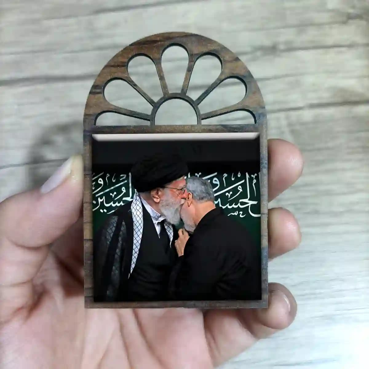 تندیس کاشی پنجره ای رهبری و حاج قاسم مدل 2ZG49 — تصویر ۳