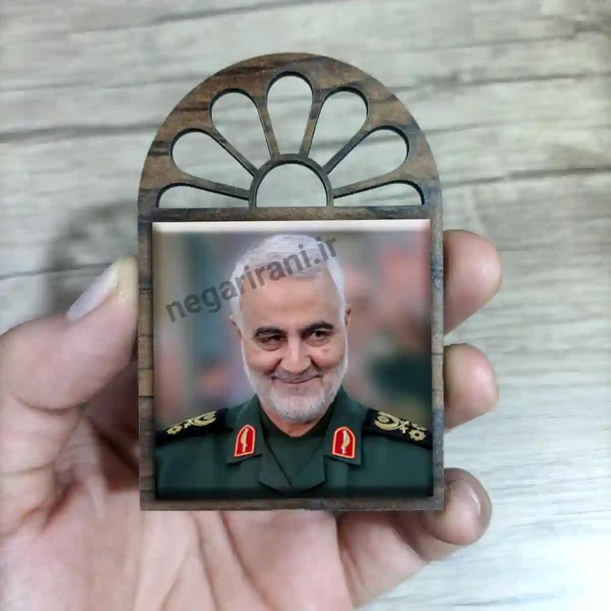 تندیس کاشی پنجره ای شهید سلیمانی مدل 2ZG47 — تصویر ۳