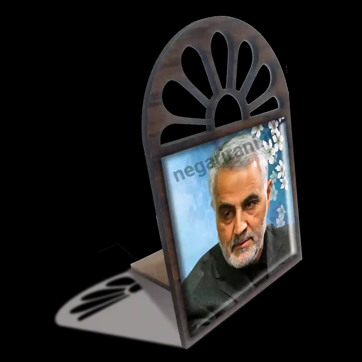تندیس کاشی پنجره ای شهید سلیمانی مدل 2ZG32 — تصویر ۴