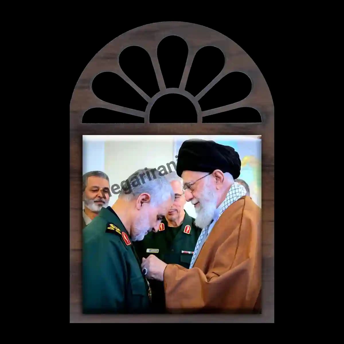 تندیس کاشی پنجره ای شهید حاج قاسم و رهبری مدل 2ZG30 — تصویر ۲