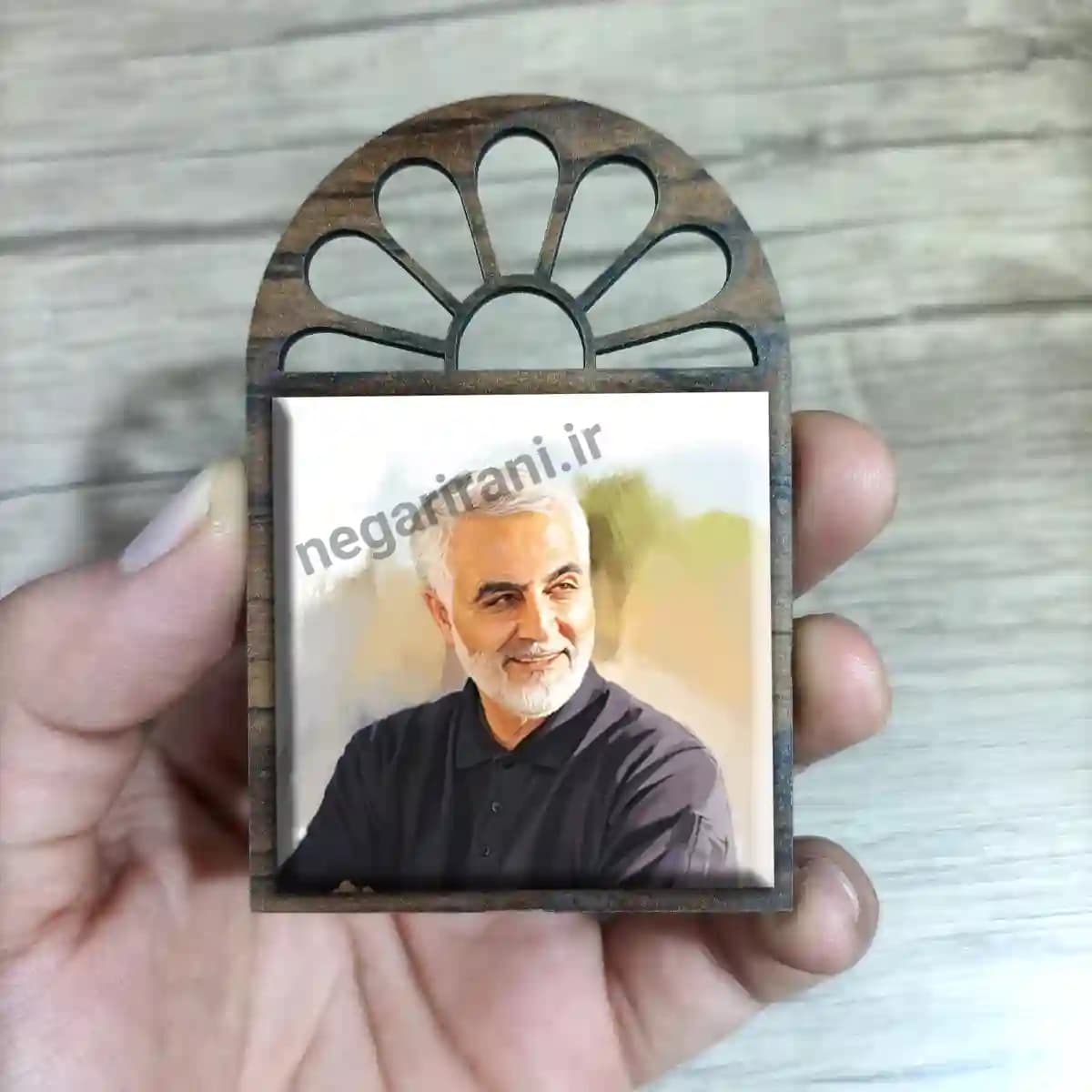 تندیس کاشی پنجره ای نقاشی حاج قاسم مدل 2ZG16 — تصویر ۳
