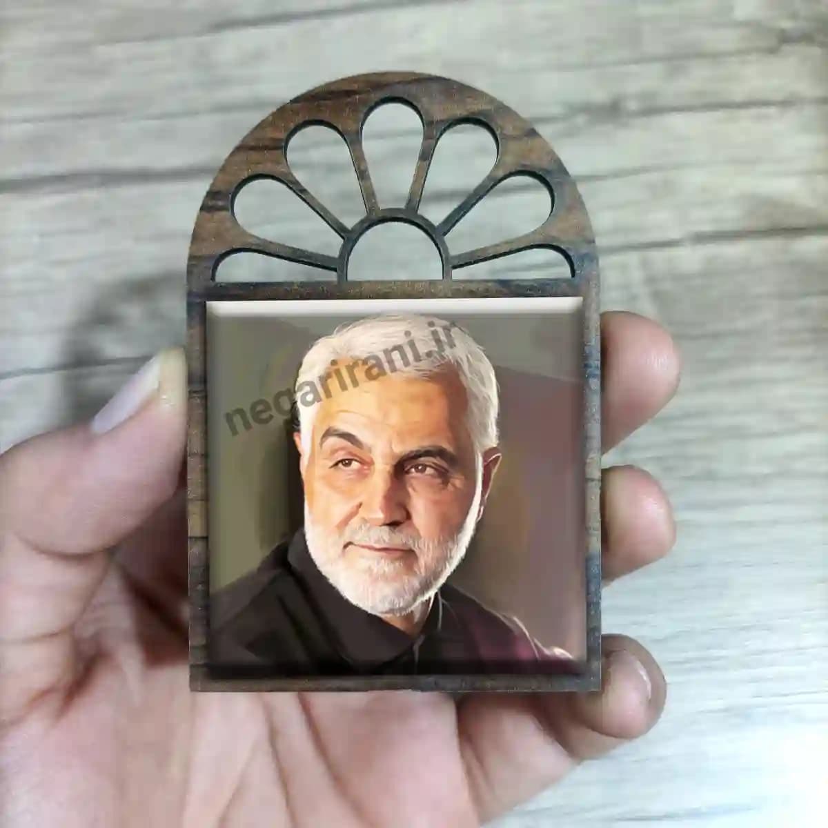 تندیس کاشی پنجره ای حاج قاسم سلیمانی مدل 2ZG11 — تصویر ۳