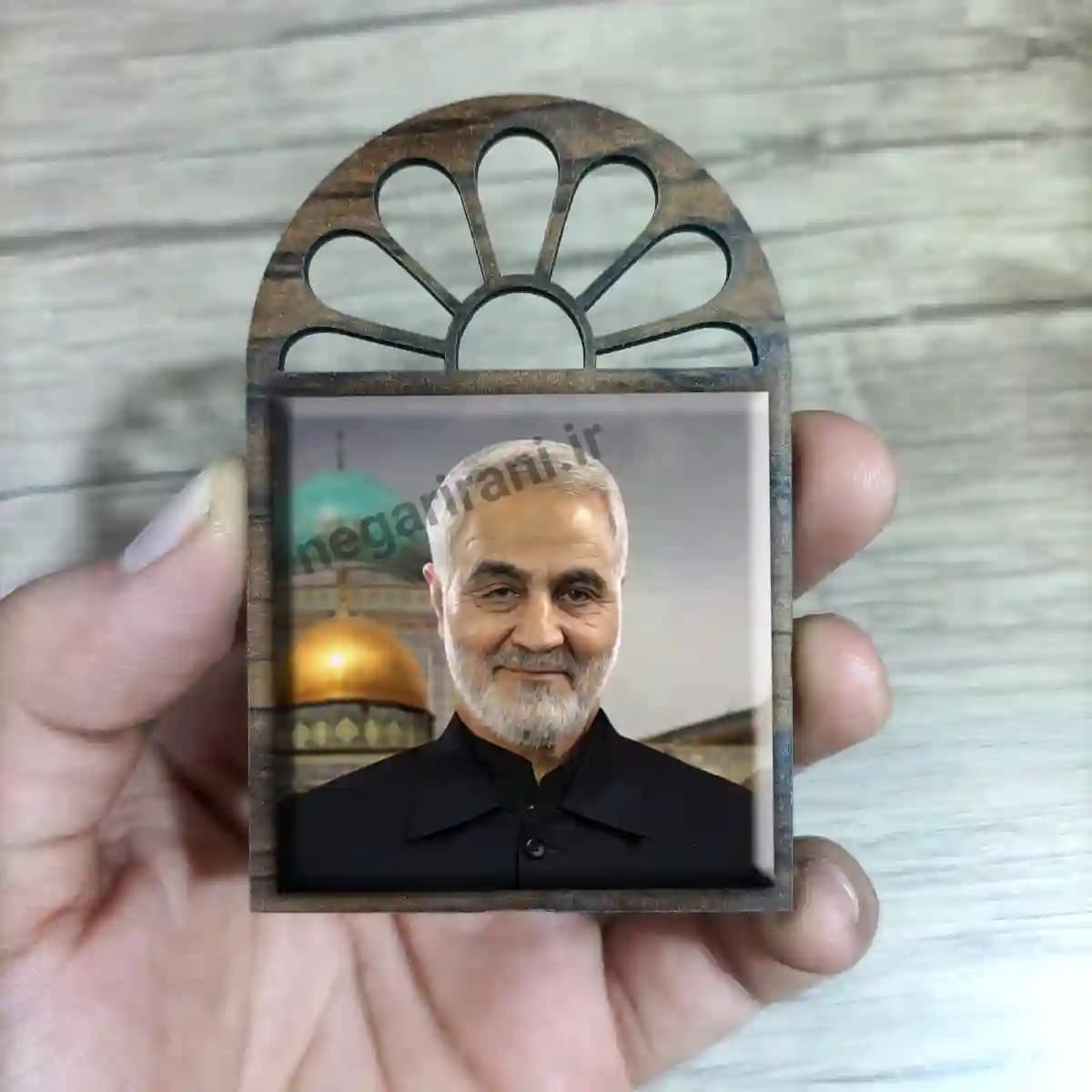 تندیس کاشی پنجره ای حاج قاسم و حرم مدل 2ZG9 — تصویر ۳