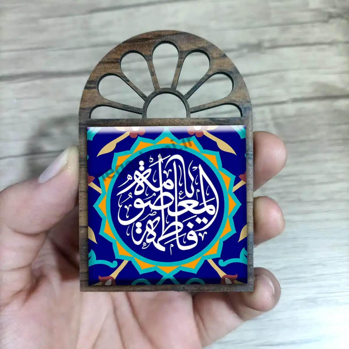 تندیس کاشی پنجره ای یا فاطمه معصومه مدل 2M 1 — تصویر ۳