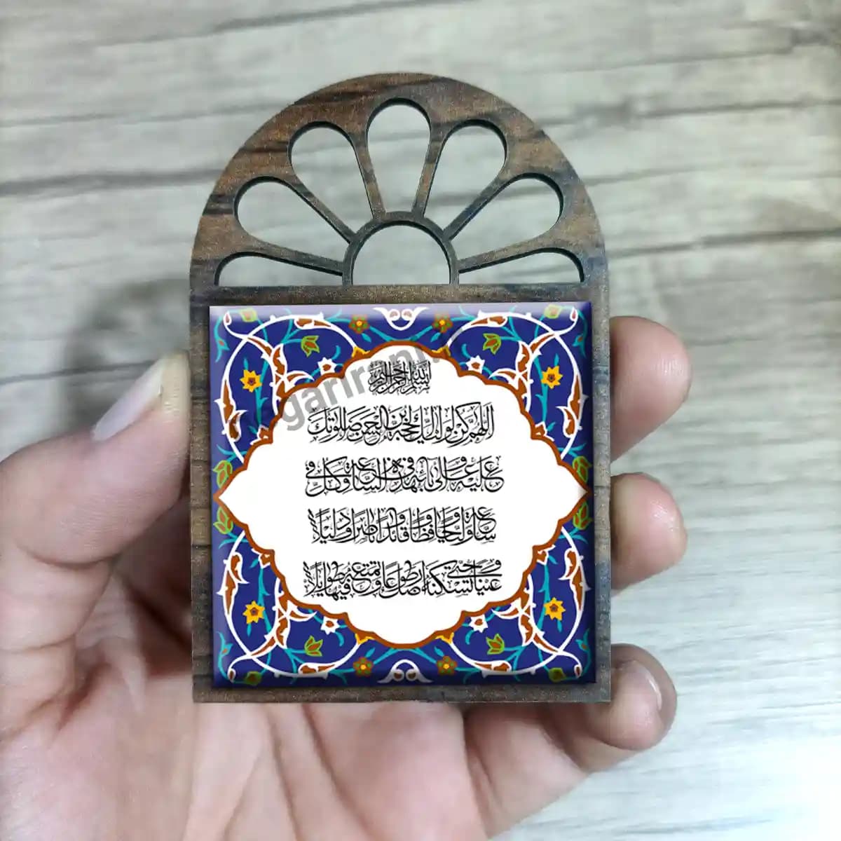 تندیس کاشی پنجره ای دعای فرج مدل 2O 44 — تصویر ۳
