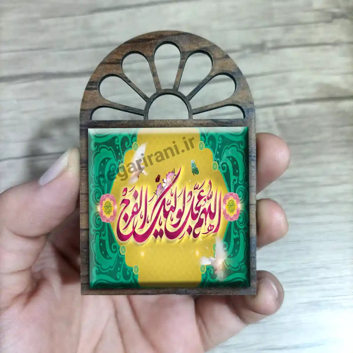 تندیس کاشی پنجره ای اللهم عجل لولیک الفرج مدل 2O 42 — تصویر ۳