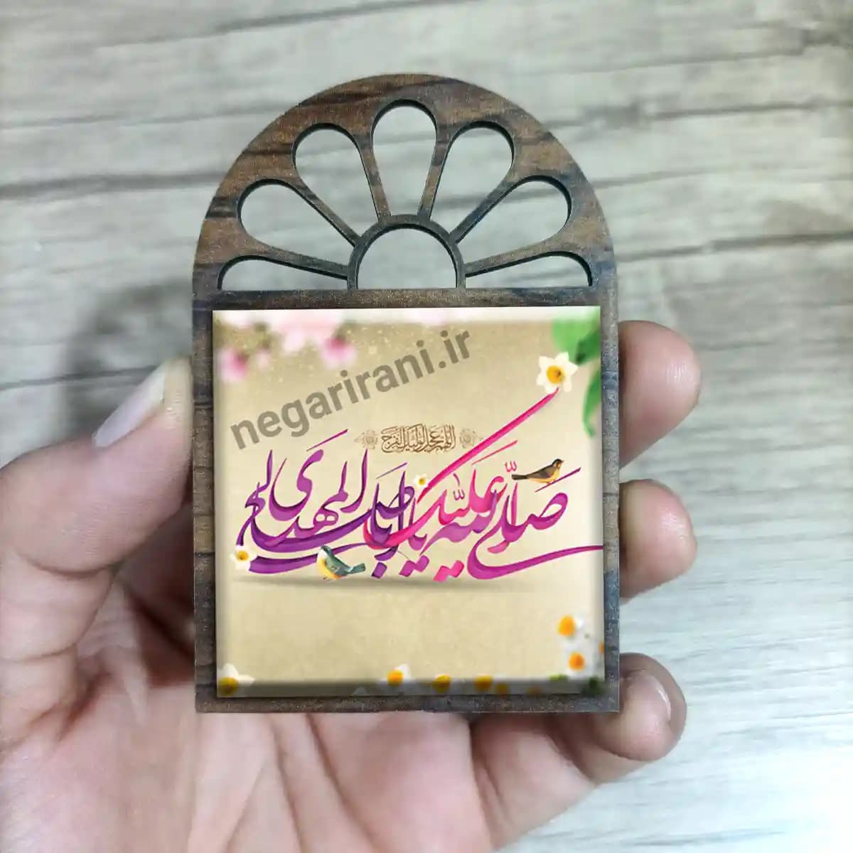 تندیس کاشی پنجره ای صلی الله علیک یا اباصالح المهدی مدل 2O 37 — تصویر ۳