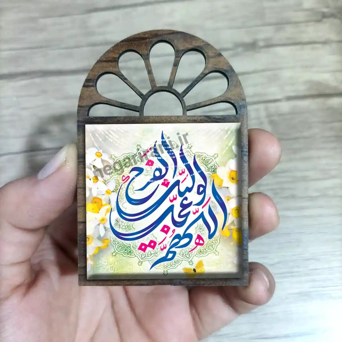 تندیس کاشی پنجره ای اللهم عجل لولیک الفرج مدل 2O 33 — تصویر ۳