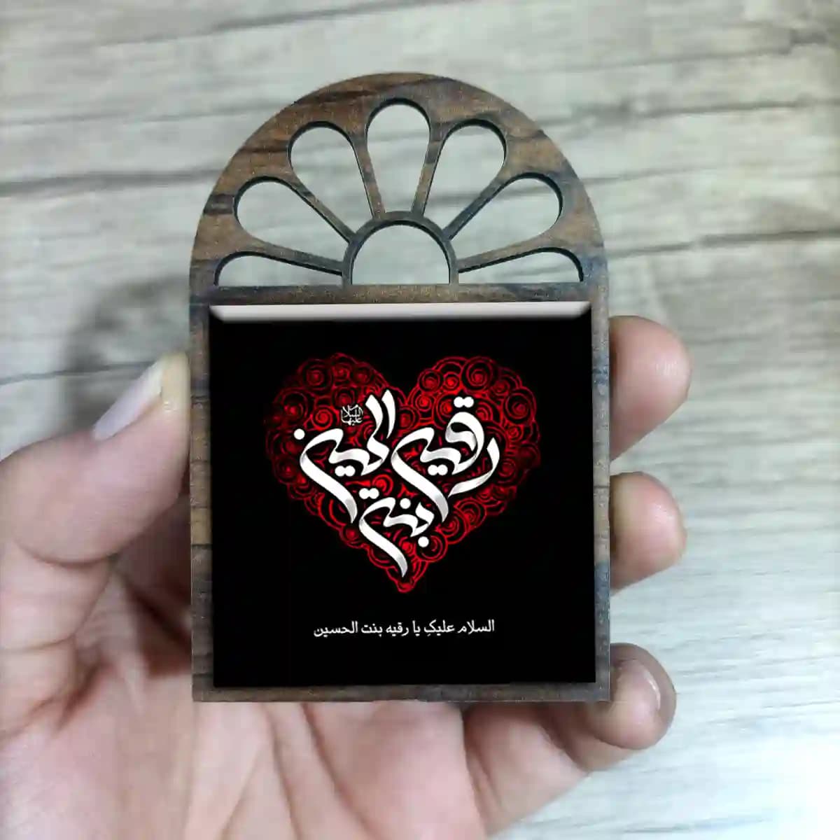 تندیس کاشی پنجره ای رقیه بنت الحسین مدل 2Q 6 — تصویر ۳