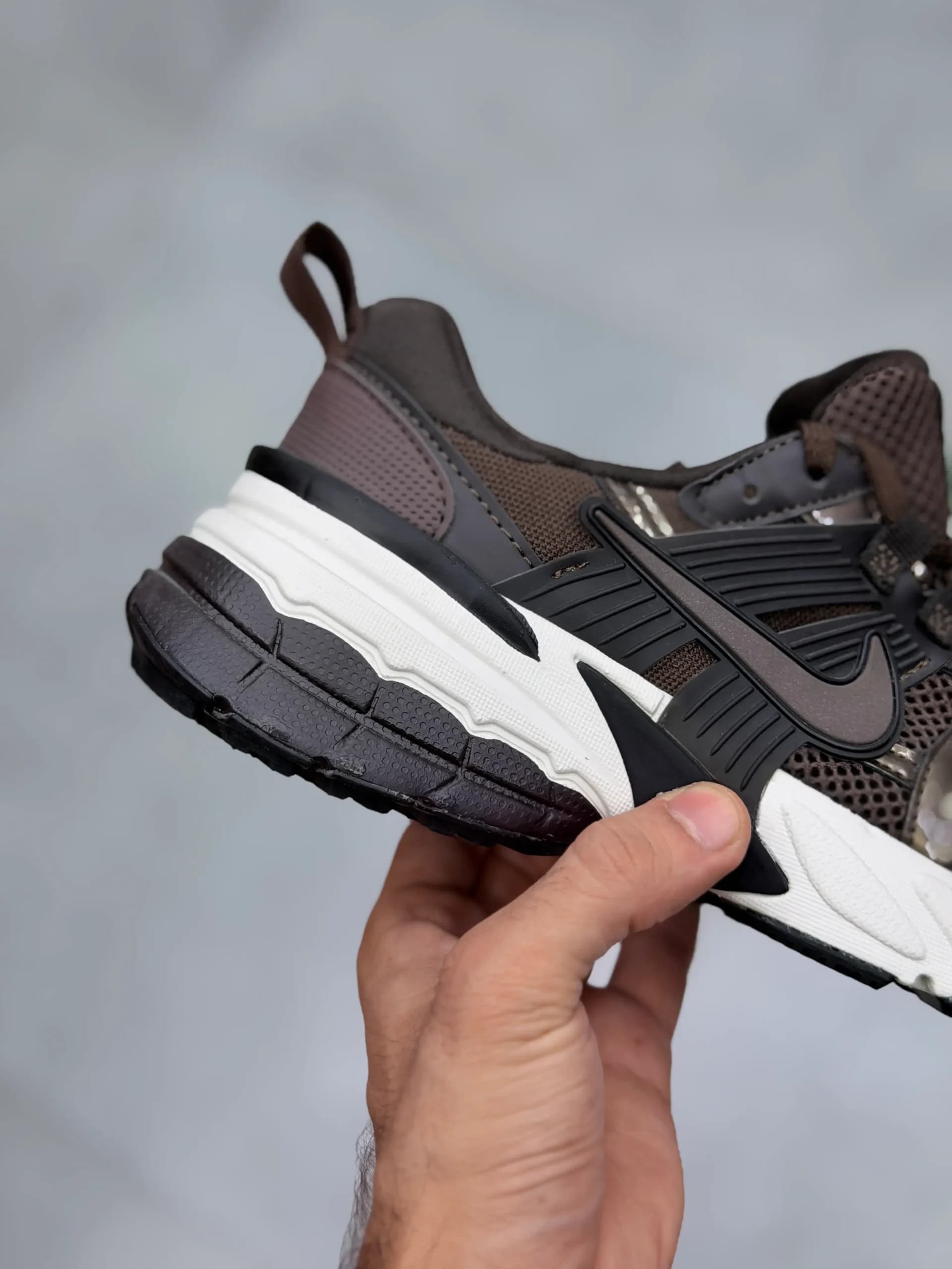 کتونی نایک وی تو کی مسی Nike V2K Run — تصویر ۵