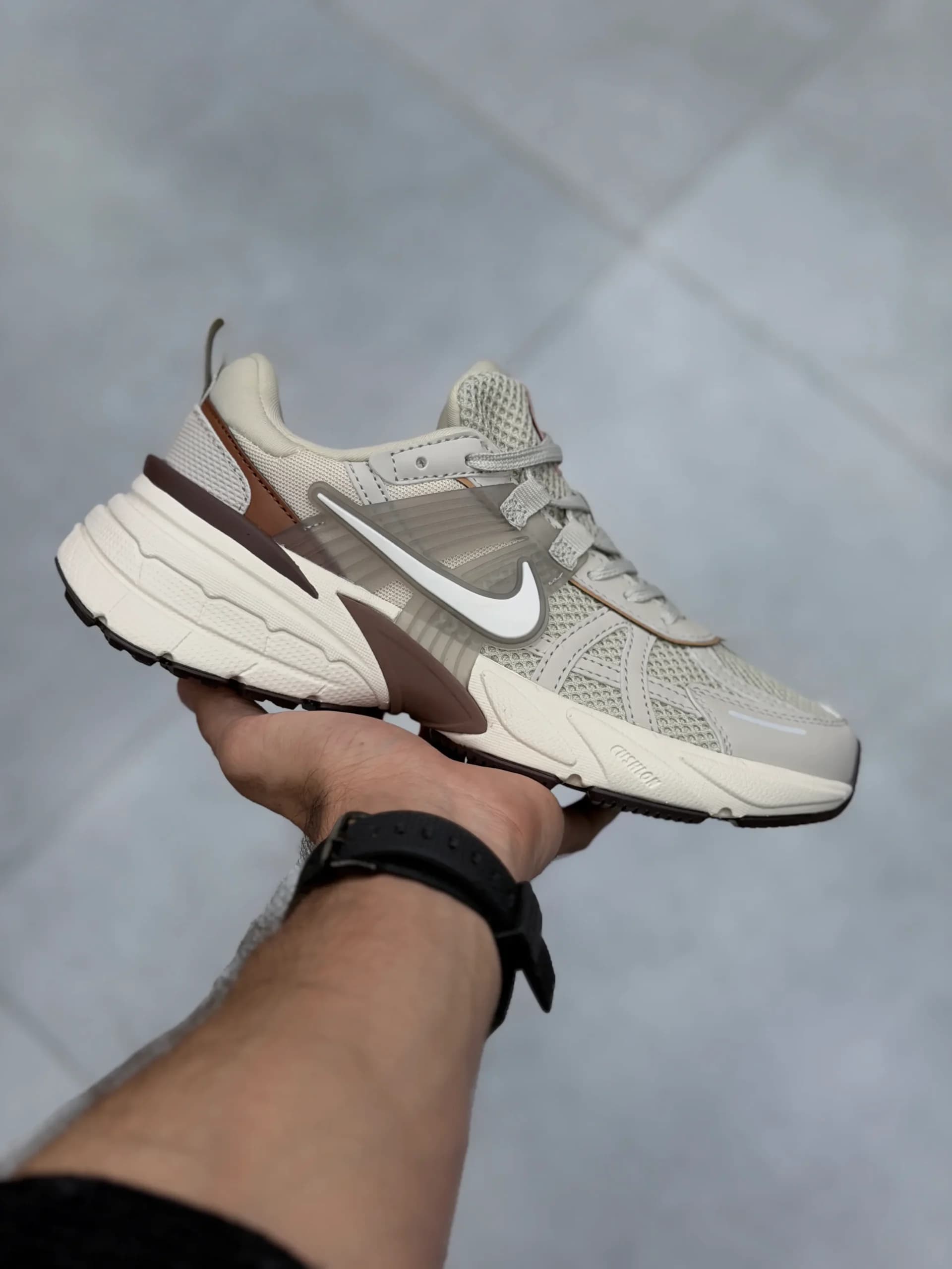 کتونی نایک وی تو کی عسلی Nike V2K Run — تصویر ۲