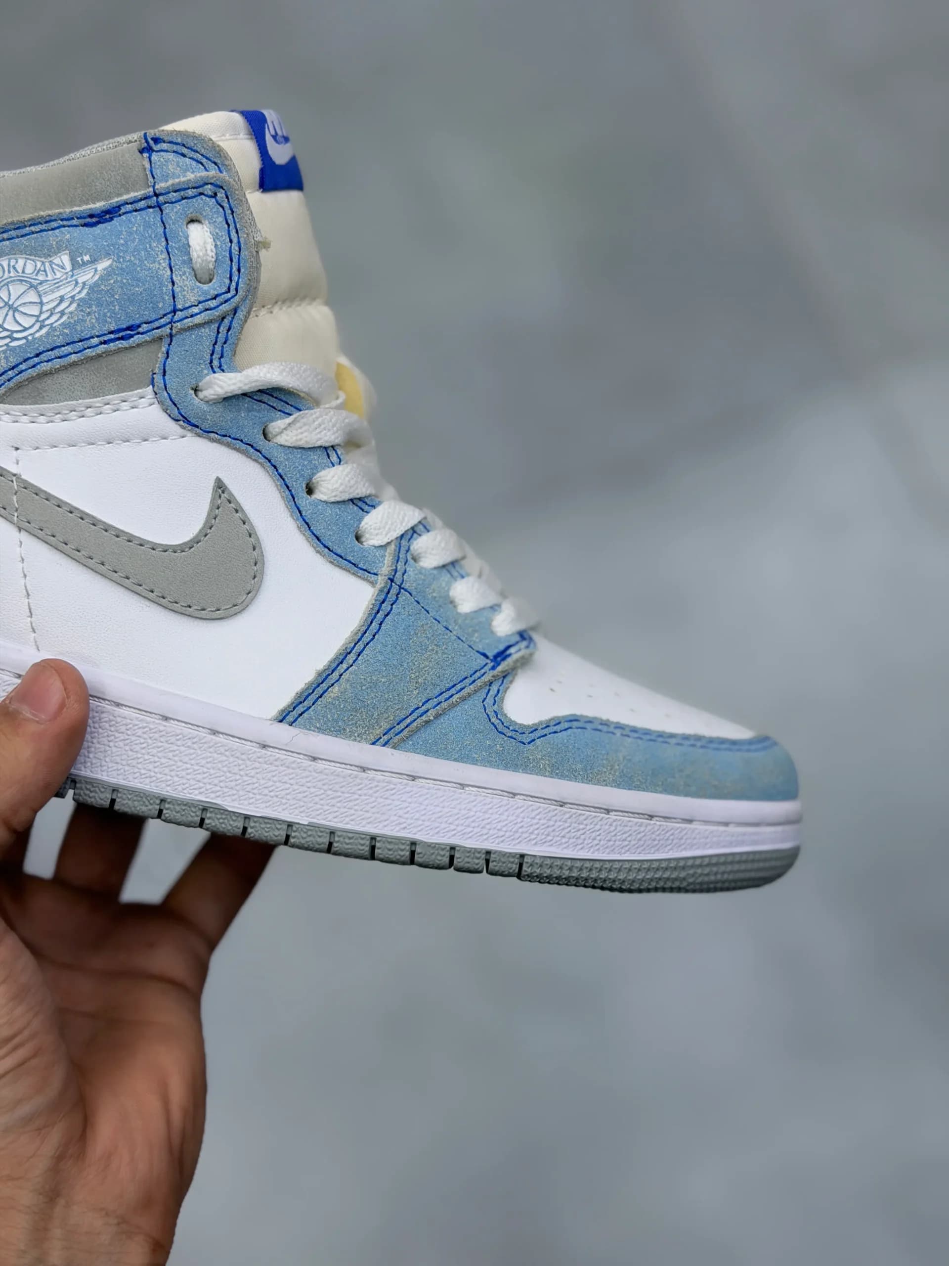 کتونی نایک ایر جردن 1 هایپر رویال Air Jordan 1 Hyper Royal White blue — تصویر ۵