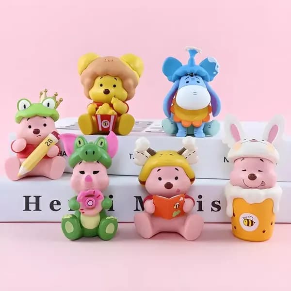 🧸 فیگور فانتزی خرس پو با لباس‌های کارتونی (Winnie the Pooh Mini Figure Set) — تصویر ۲