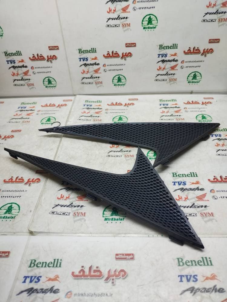 قاب (کاور فلاپ) توری داخل باله باک موتور پالس rs ار اس اصلی (سمت چپ)