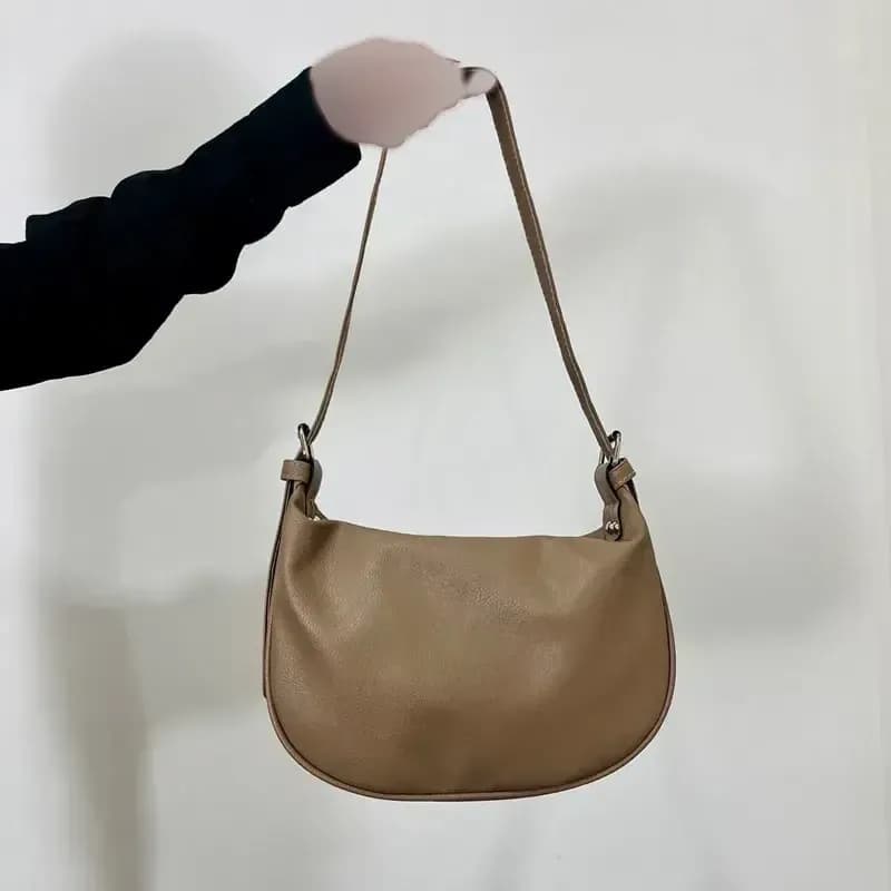 کیف رودوشی شل زنانه جنس چرم مصنوعی دارای بند بلند دستی و دوشی ابعاد 20 در 30 سانت — تصویر ۳