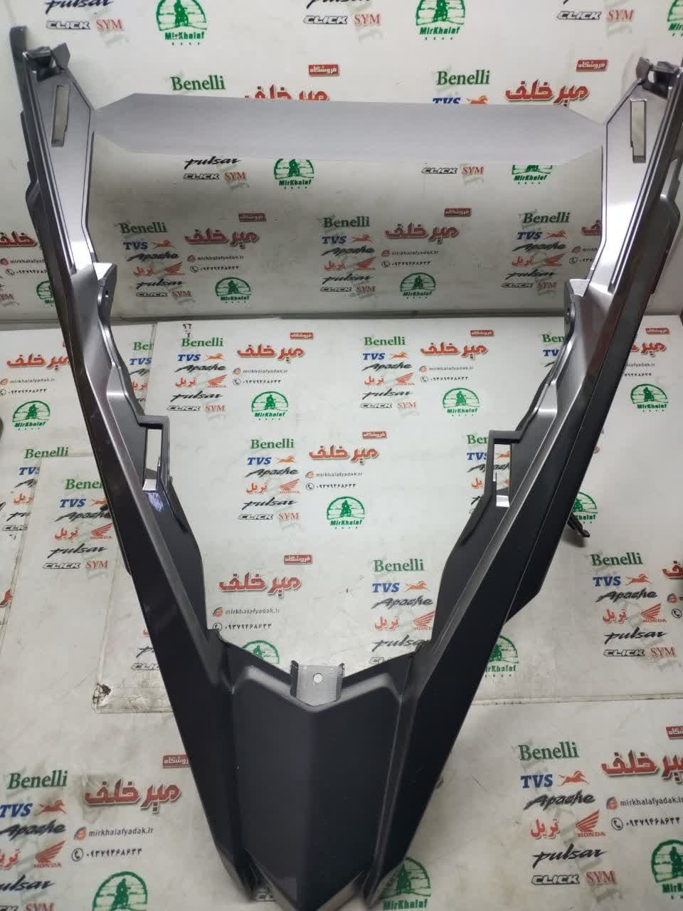 قاب (کاور فلاپ) زیر بلوری چراغ جلو موتور sym گالکسی nh اصلی طوسی مدادی