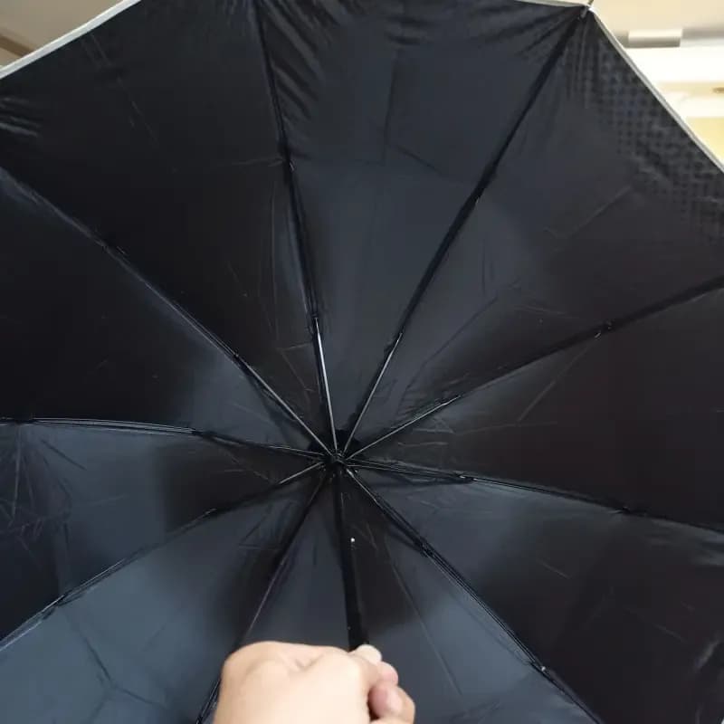چتر اسپورت دور شطرنجی 10 فنر ضد باد دو رویه پارچه نانو دستی مناسب آقایان و بانوان — تصویر ۳