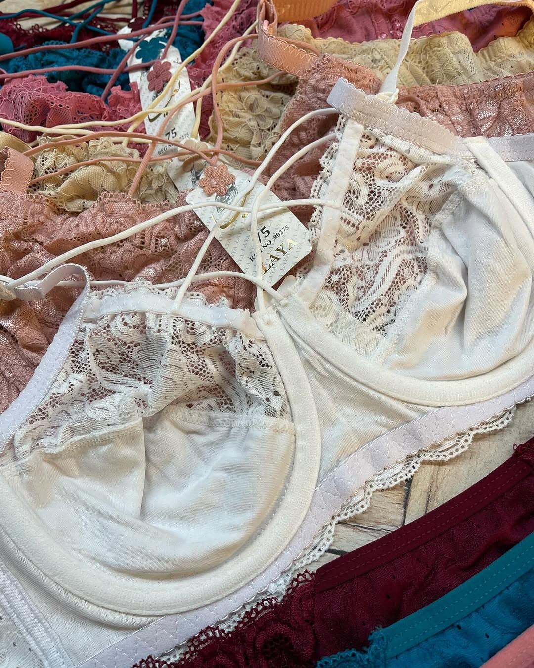ست فنردار گیپوری جلو ضربدری کد ۰۶۶ برند لعیا(بسته ۱۲تایی) — تصویر ۴