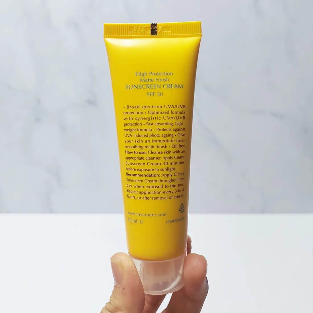 کرم ضدآفتاب بدون رنگ سینره SPF50 مناسب پوست چرب — تصویر ۲
