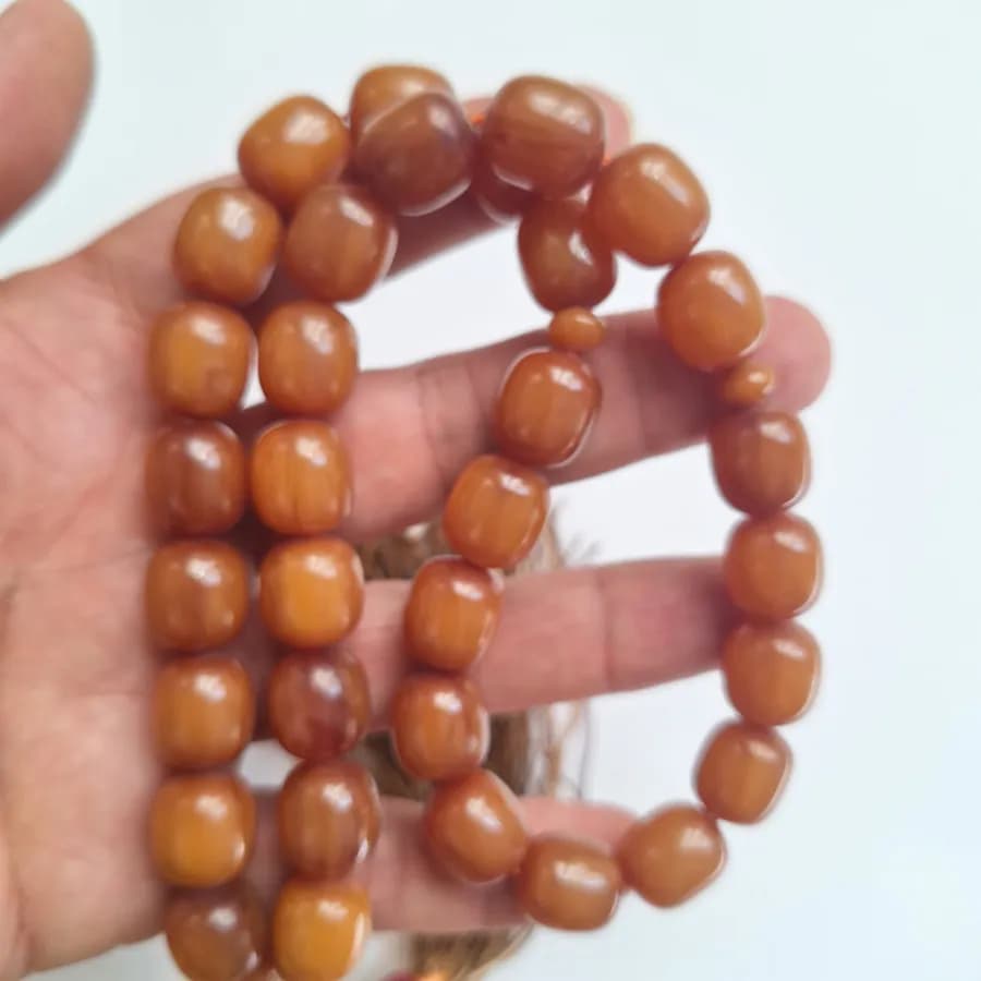 تسبیح سندلوس 33 دانه کد 976 بودار تراش استوانه‌ای لبه گرد خوشرنگ آقابزرگ — تصویر ۴