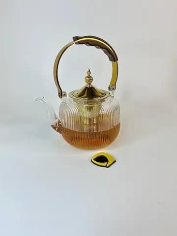 قوری پیرکس تپل شیاردار دسته طلایی 800 میلی لیتر