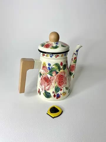 کتری لعابی دسته بغل چوبی 1/2 لیتر — تصویر ۳