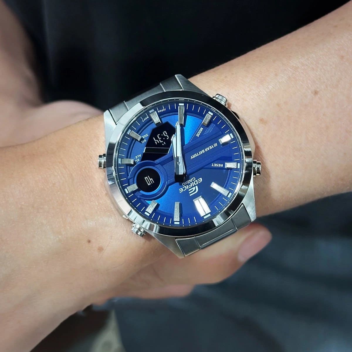 ساعت مچی مردانه کاسیو EDIFICE مدل CASIO EFV-C120D-2ADF — تصویر ۷