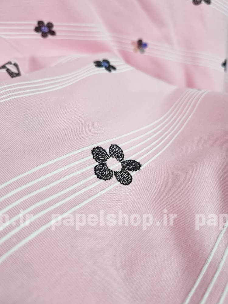 تیشرت یقه گرد طرح گل — تصویر ۷