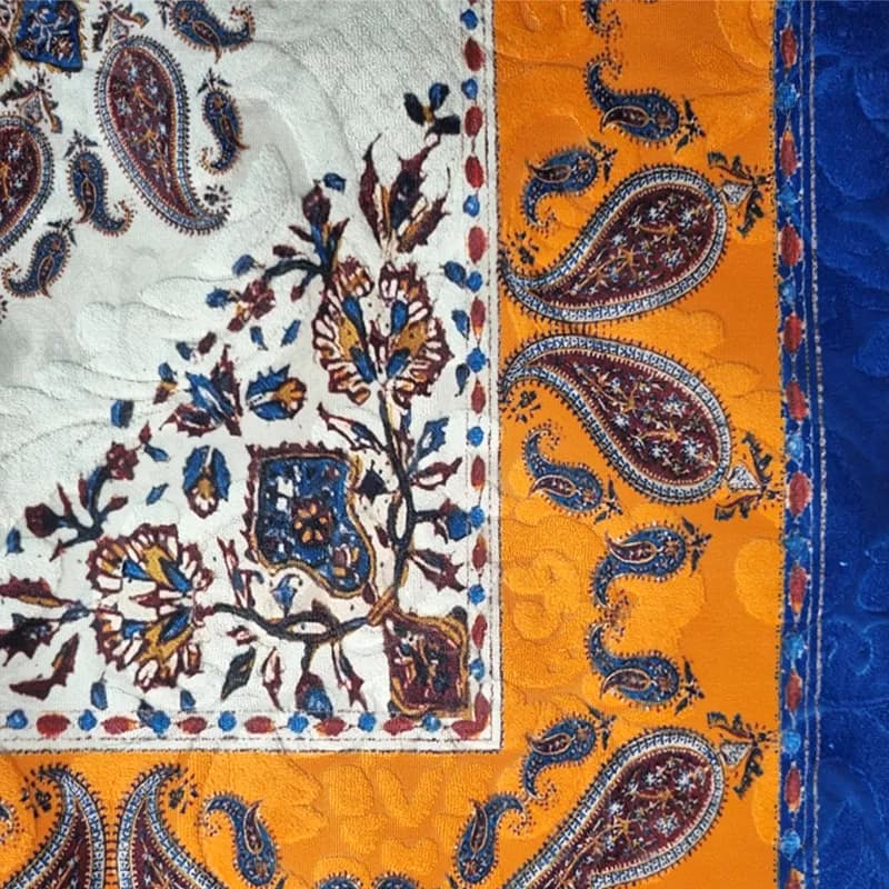 رومیزی ترک مخمل ماوی 150*100 کد 002 — تصویر ۳
